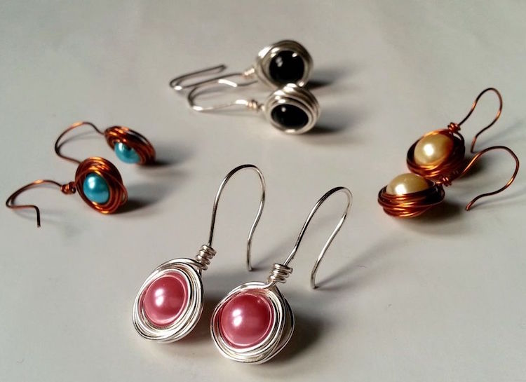 bijoux fantaisie DIY - boucles d'oreilles en perles et fil bijoutier