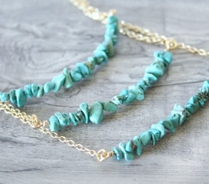 bijoux fantaisie DIY- collier avec petites pierres turquoises