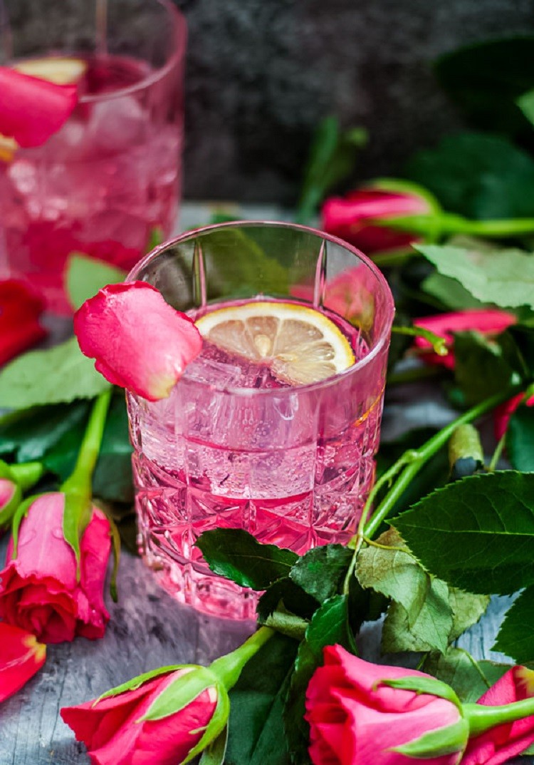 boisson fraîche cocktail vodka tonic rose