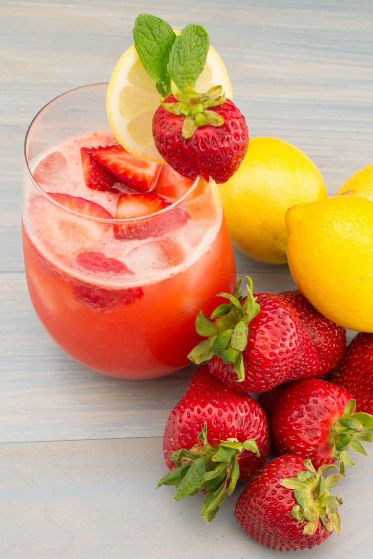 boisson fraîche limonade aux fraises menthe