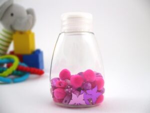 bouteille sensorielle DIY pompons roses
