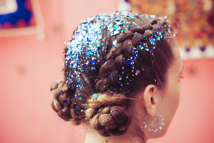 coiffure ado fille macarons tresses paillettes glitter