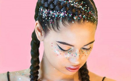 coiffure ado fille summer party tresses racines paillettes glitter