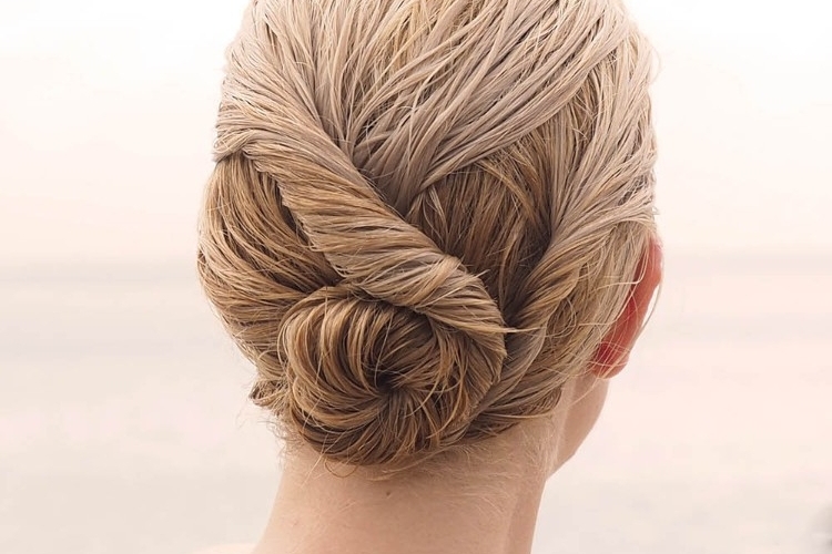 Coiffure plage facile : 30+ idées capillaires pratiques à tester en été