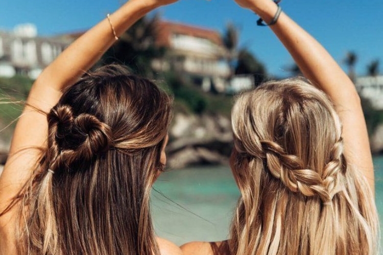 Coiffure plage facile : 30+ idées capillaires pratiques à tester en été