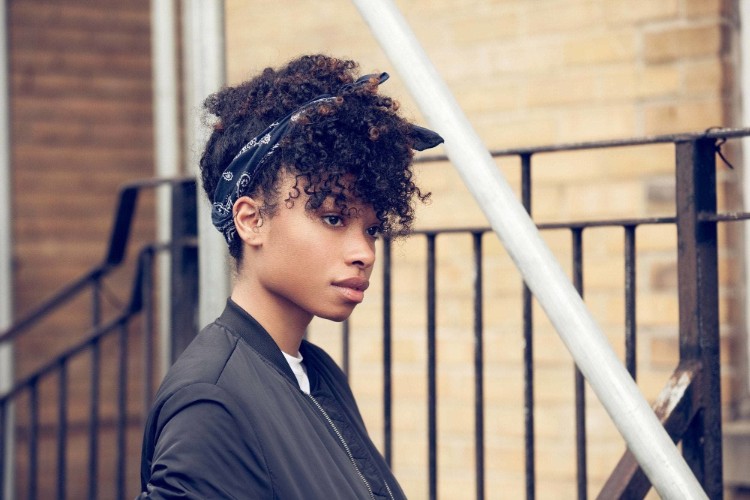 coiffure plage pour cheveux afro avec foulard idée chic facile tester été 2018