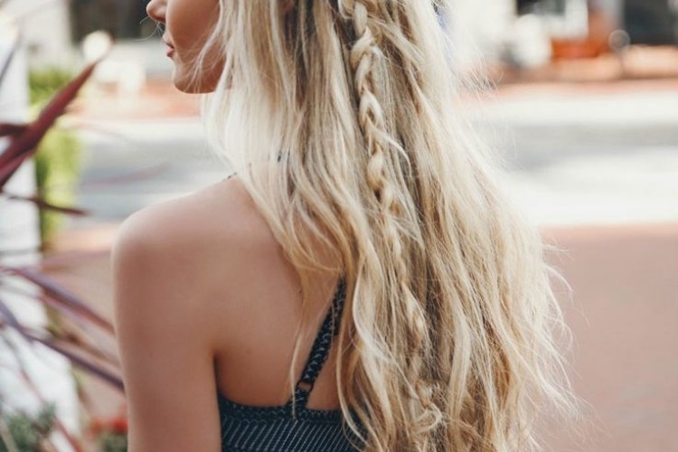 Coiffure plage facile : 30+ idées capillaires pratiques à tester en été
