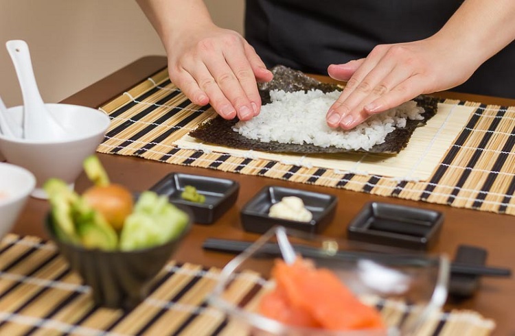 comment faire des sushi maison astuces pratiques recettes faciles pour débutants amateurs cuisine japonaise