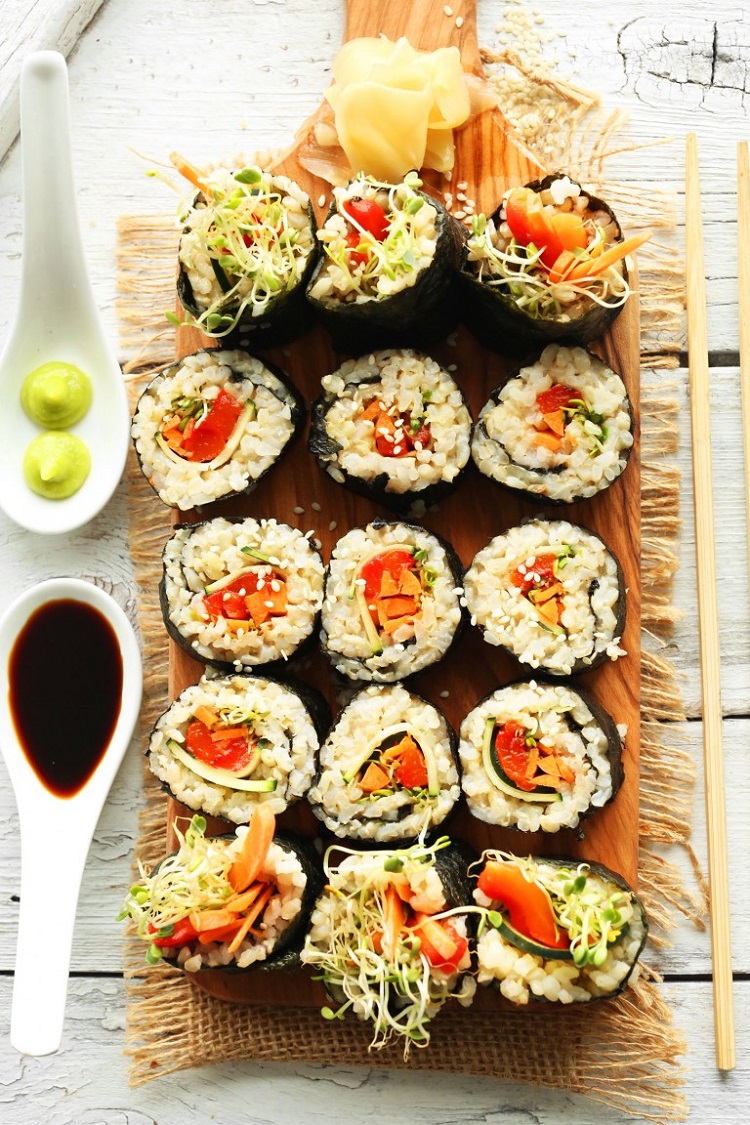 comment faire des sushi maison recette végétalienne avec riz brun légumes