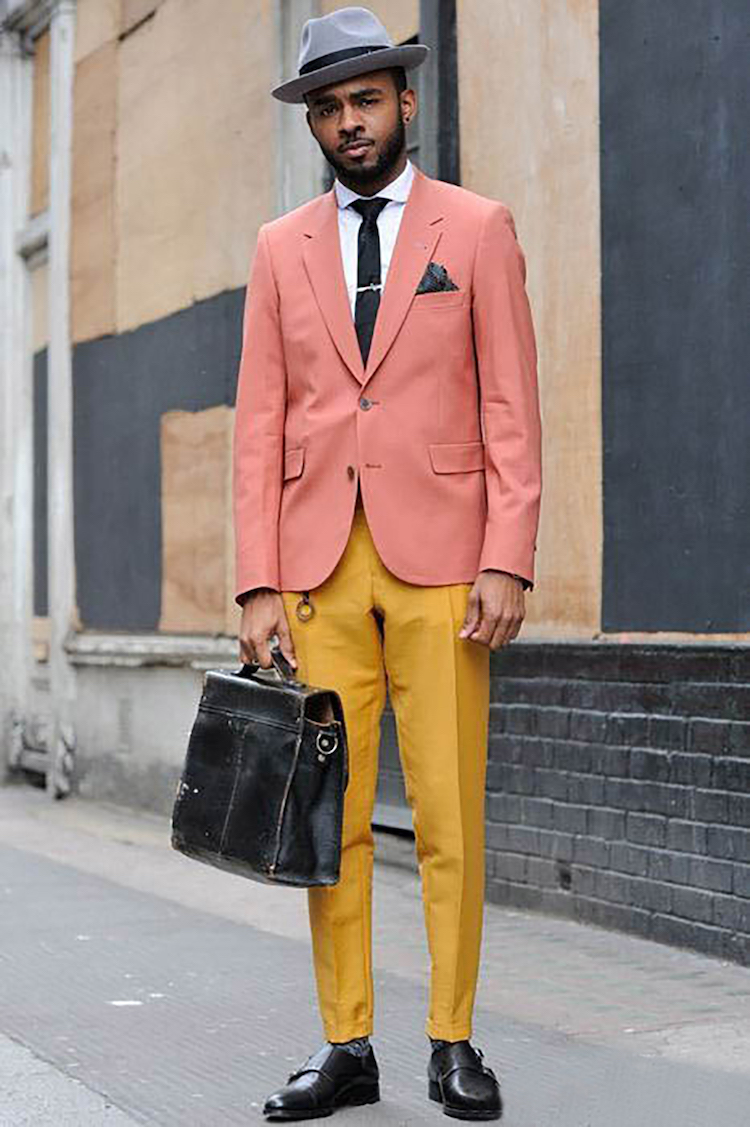 comment marier les couleurs pour s'habiller homme pantalon curry blazer corail chapeau gris