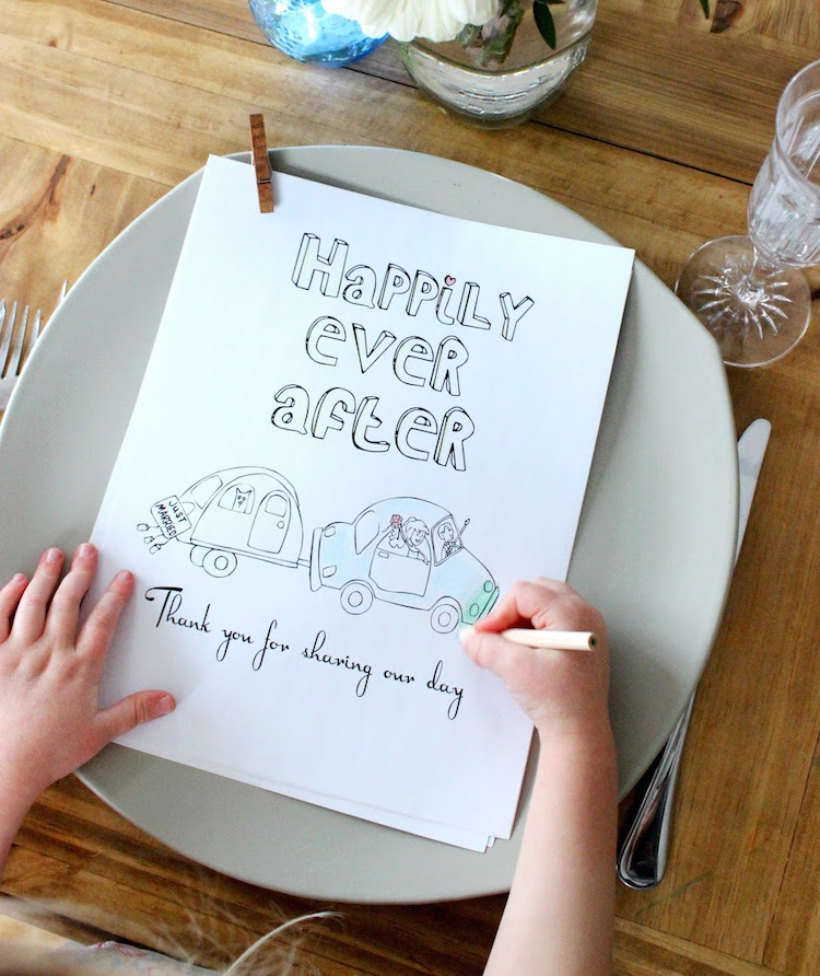 concevoir table enfants mariage carte colorier crayons