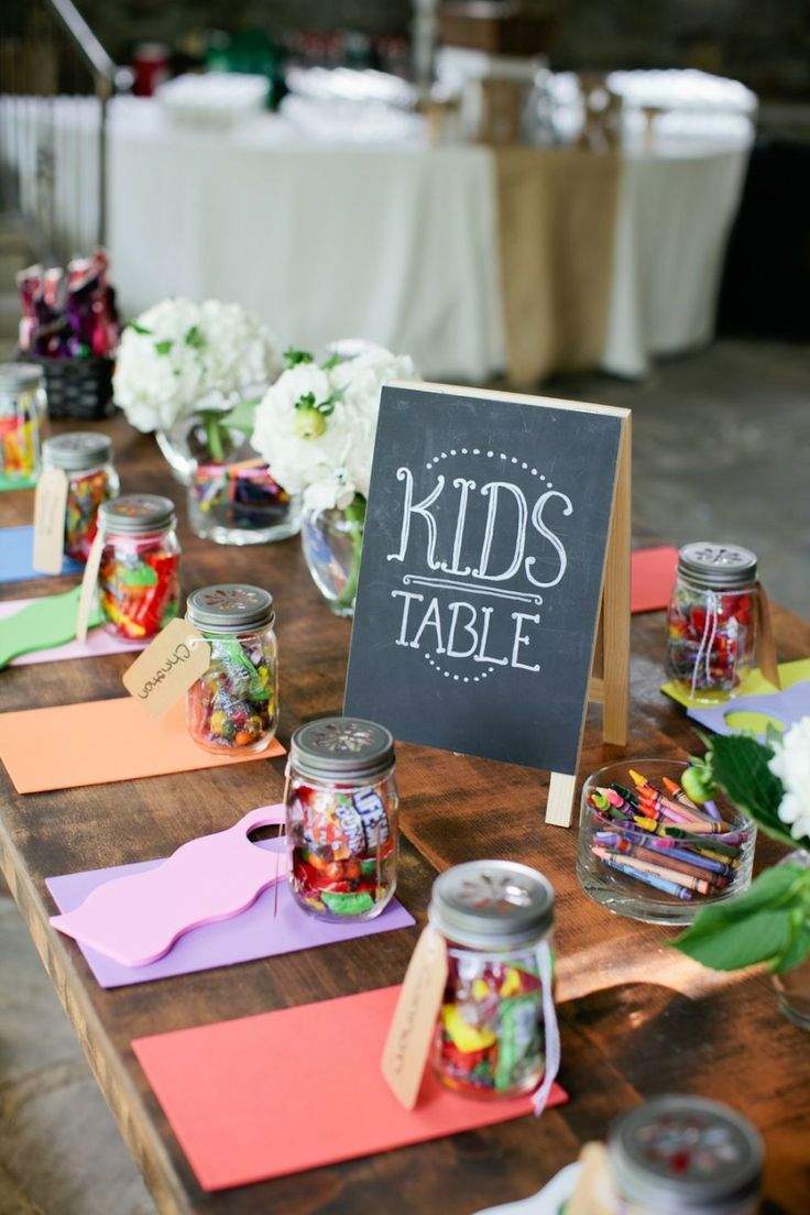 concevoir table enfants mariage pots gourmandises crayons