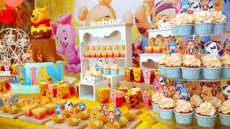 cupcakes gourmands Winnie l'ourson déco anniversaire 1 an