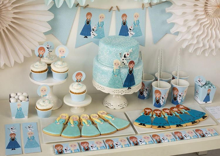 déco anniversaire 1 an filles La Reine des Neiges gâteau cupcakes