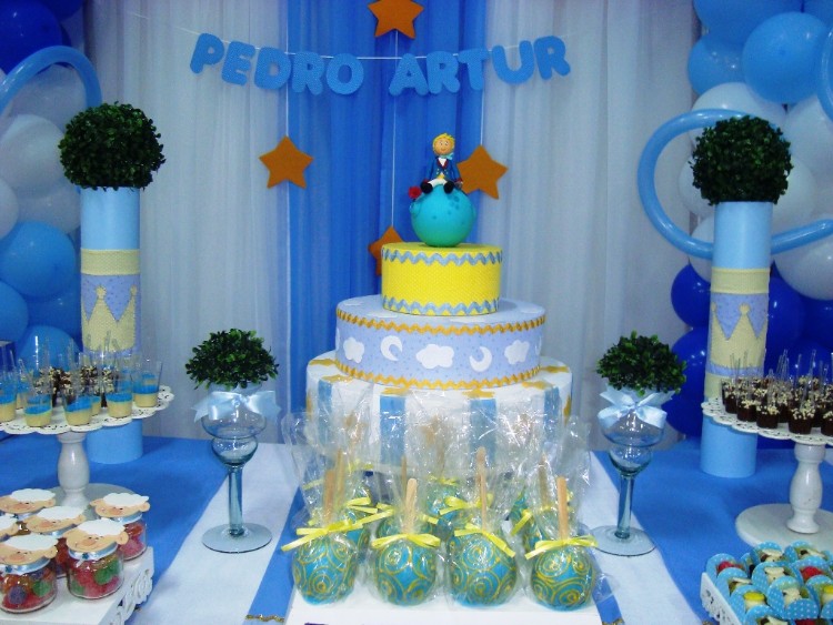 déco anniversaire 1 an thème en bleu et blanc Le Petit Prince