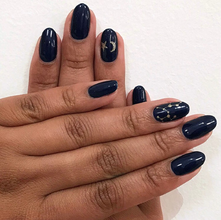 déco ongles noire constellations