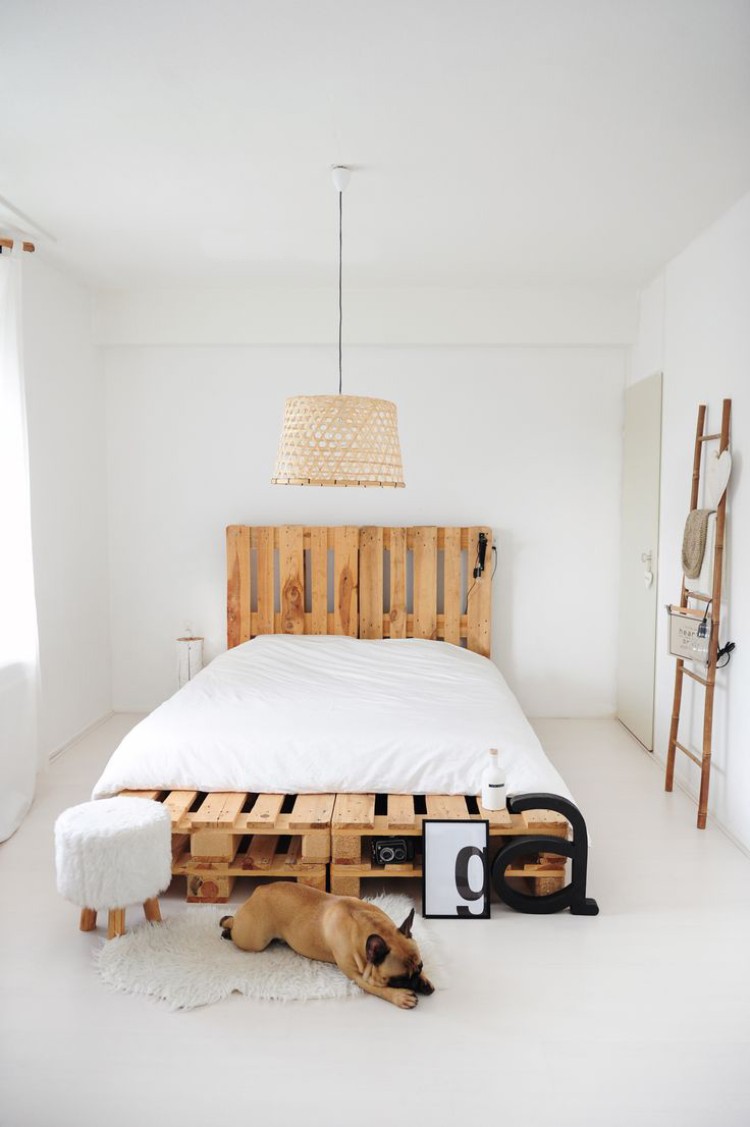 déco récup chambre coucher lit DIY base palettes bois