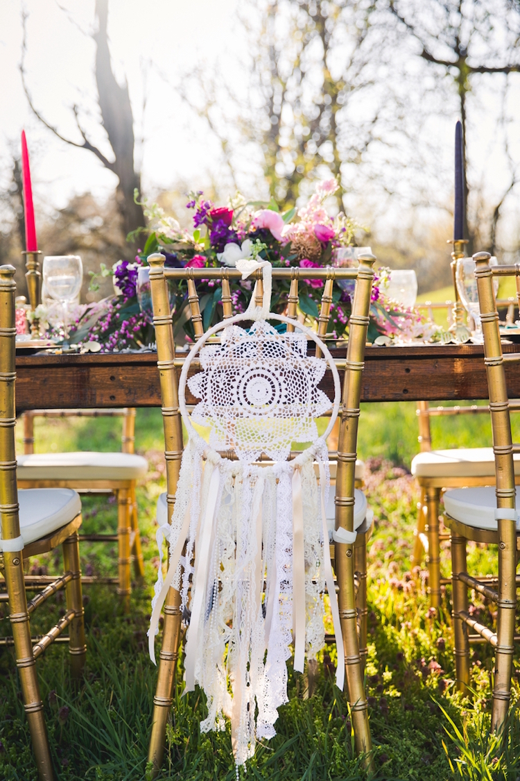décoration de chaises en attrape-rêves pour mariage bohème chic