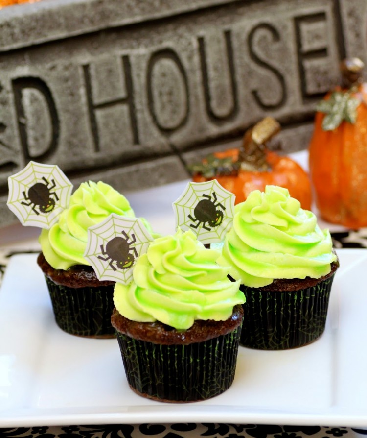 décoration fluo anniversaire glaçage fluo cupcakes