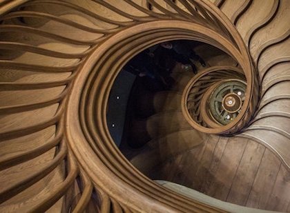 escalier colimaçon bois en formes organiques- Stairstalk par Atmos studio