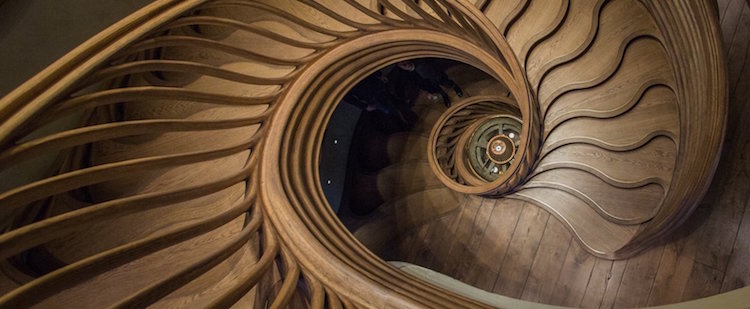 escalier colimaçon bois en formes organiques- Stairstalk par Atmos studio