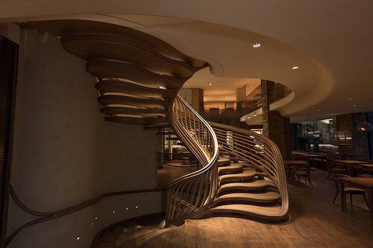 escalier colimaçon bois sans contrremarches Stairstalk restaurant à Londres