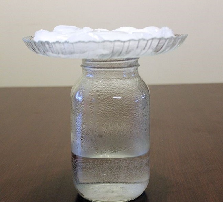 expérience scientifique enfant idée DIY facile avec glaçons pluie dans pot verre transparent