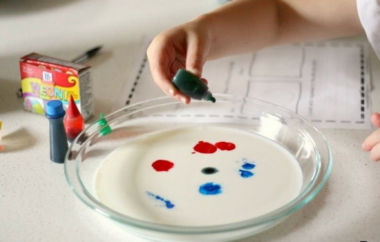 expérience scientifique enfant lait magique coloré
