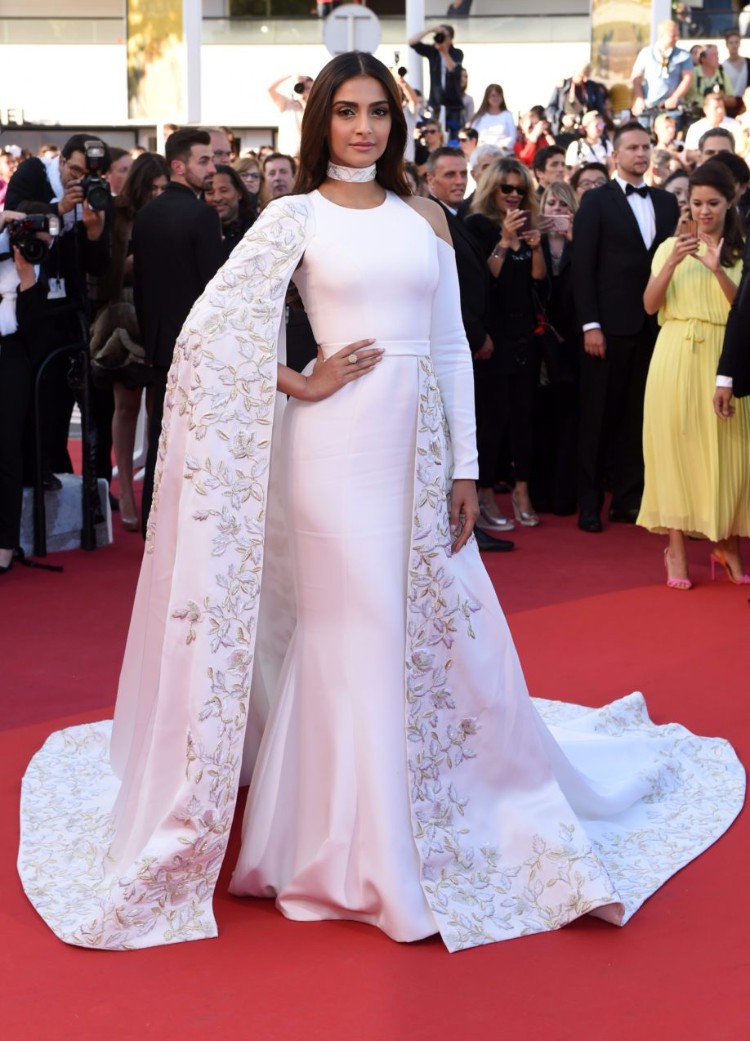 festival de Cannes 2018 Sonam Kapoor look tapis rouge haut couture
