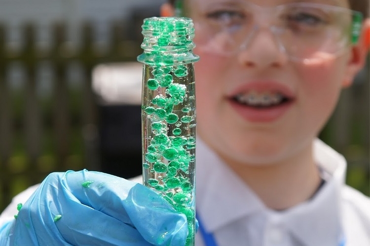 idées expérience science enfant DIY atelier scientifique maison gamins tous âges