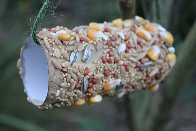 jeux extérieur enfant DIY originaux comment faire mangeoire oiseaux