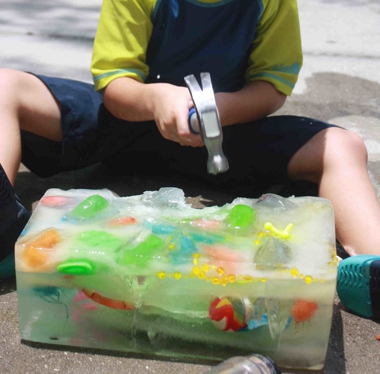 jeux extérieur enfant bloc glace idée DIY estivale
