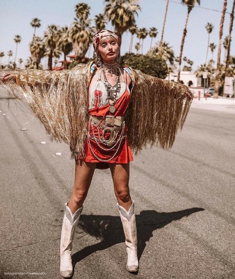 look de festival veste franges bottes Annalise McLachlan Coachella