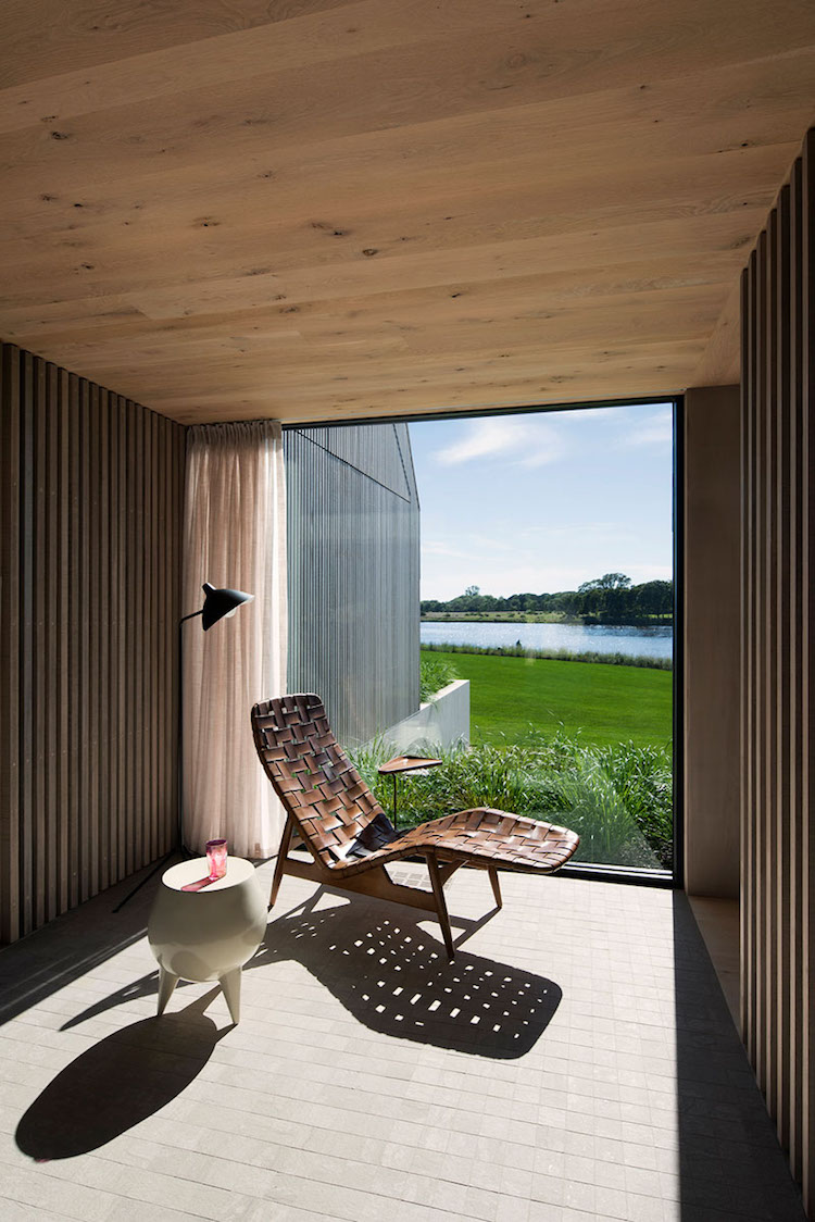 maison d'architecte en bois de cèdre et chaîne naturel baie vitrée