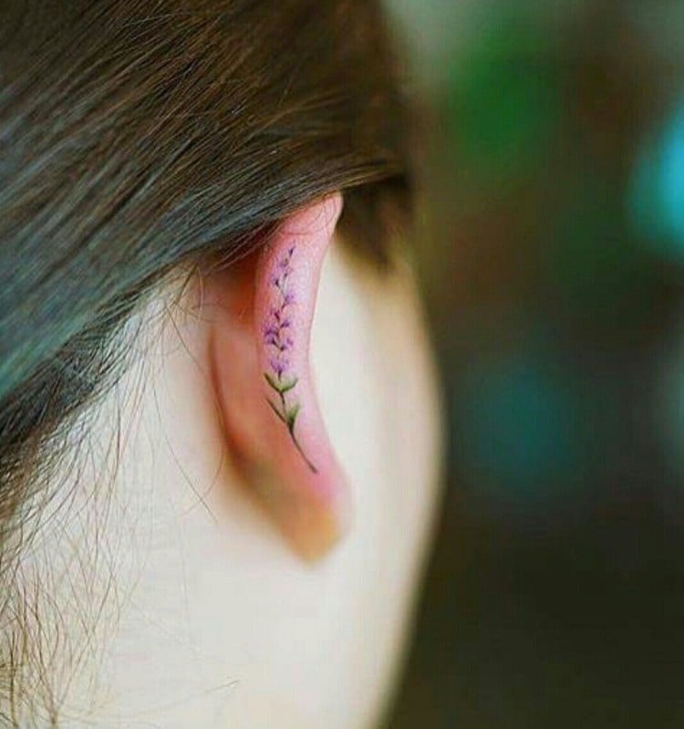 petit tatouage discret femme emplacement original creux oreille