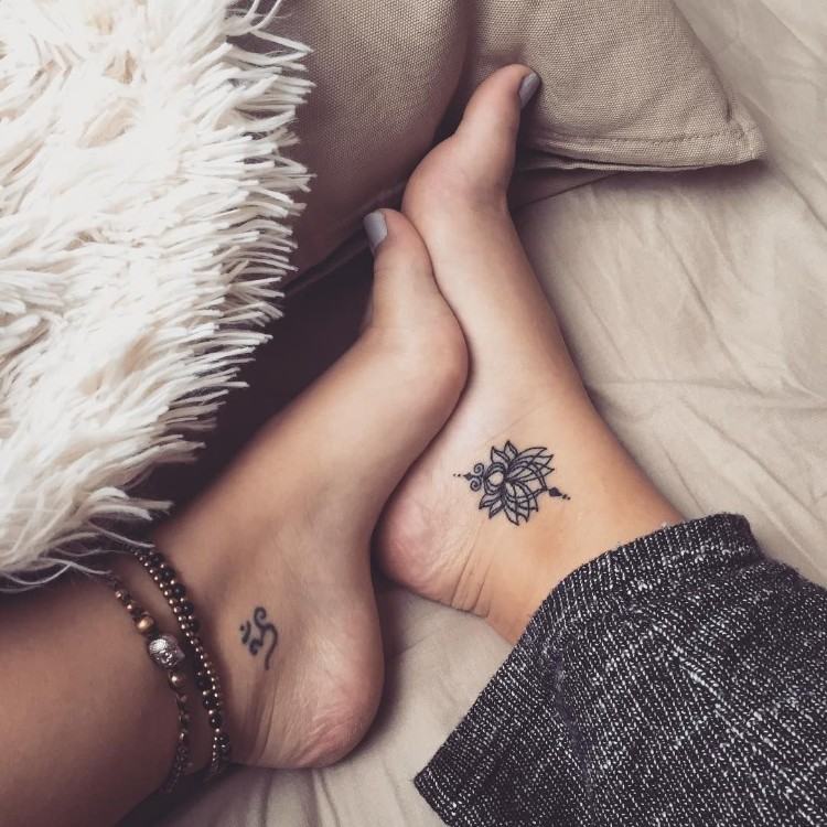 petit tatouage discret femme en 60+ modèles raffinés et pleins d