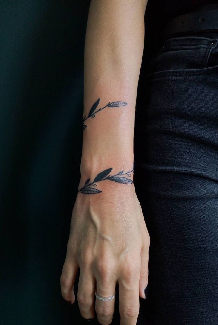 petit tatouage discret femme poignet bras avant bras