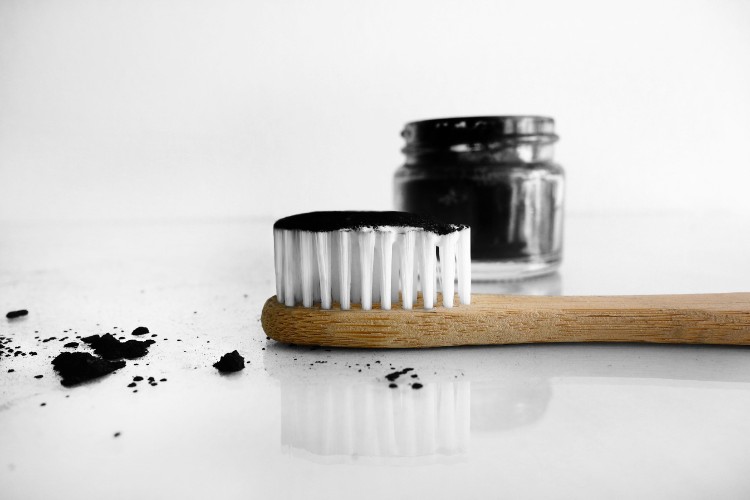 recette dentifrice au charbon actif blanchiment des dents