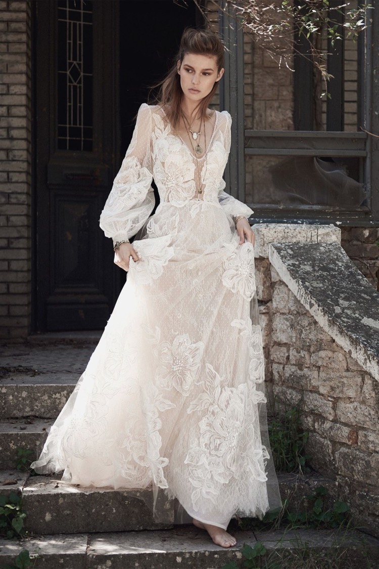 robe de mariée boho chic romantique manches longues et broderies