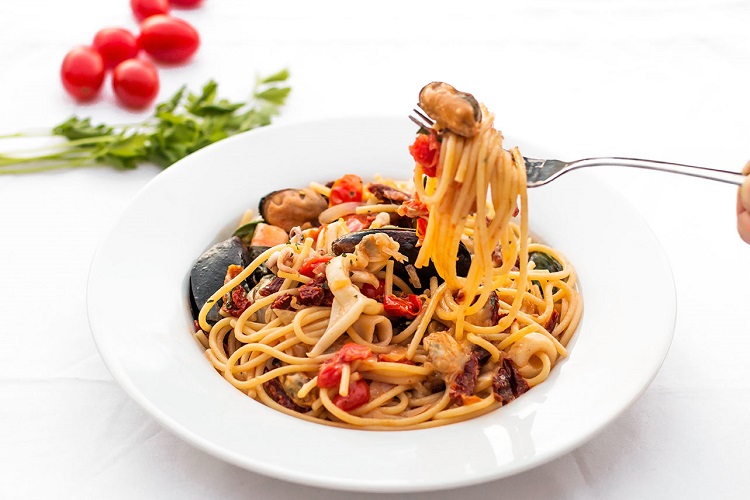 Spaghetti aux fruits de mer - 10 recettes issues de la ...