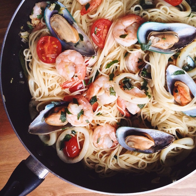 spaghetti aux fruits de mer moules et crevettes recette gourmande