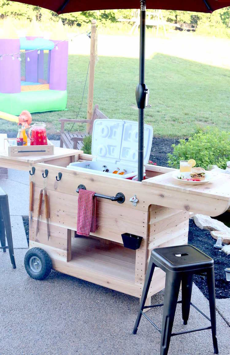 station barbecue mobile avec plans et porte-ustensiles