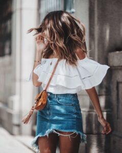 tenue été femme chemise blanche jupe en jean