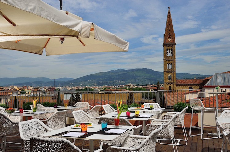 Grand Hotel Minerva Florence avec toit terrasse aménagé en café chic