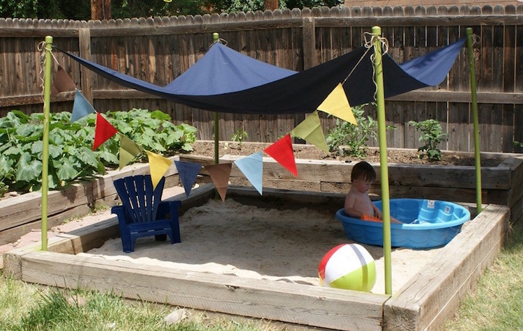 aire de jeux pour enfants DIY au jardin - bac à sable et mini plage