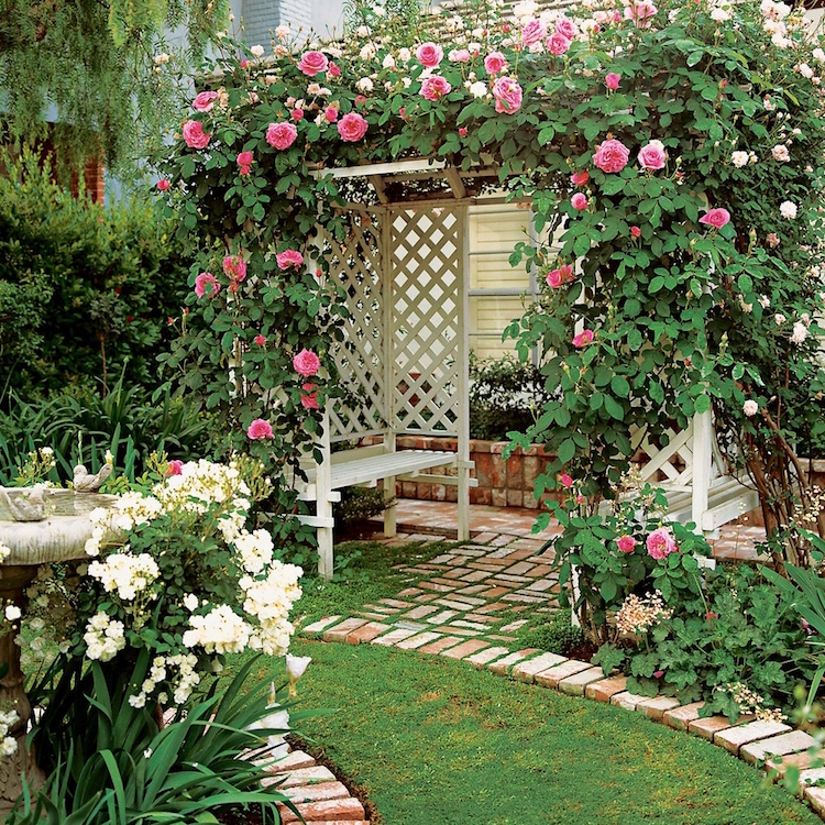 arche de jardin en bois style cottage anglais rosier grimpant banquettes