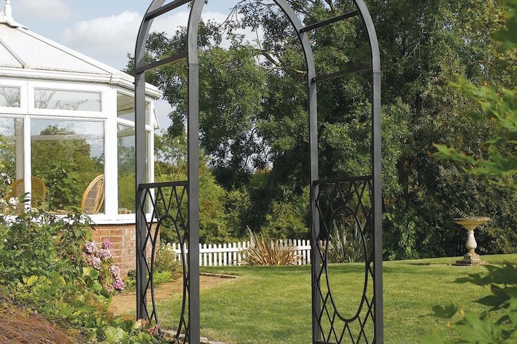 6 styles d’ arche de jardin pour booster la décoration extérieure