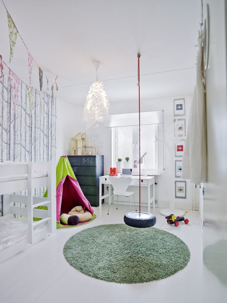 balançoire pour enfants dans chambre enfant style nordique original