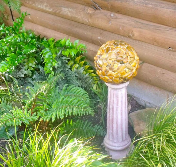 boule decorative pour jardin deco pierres jaunes support pierre