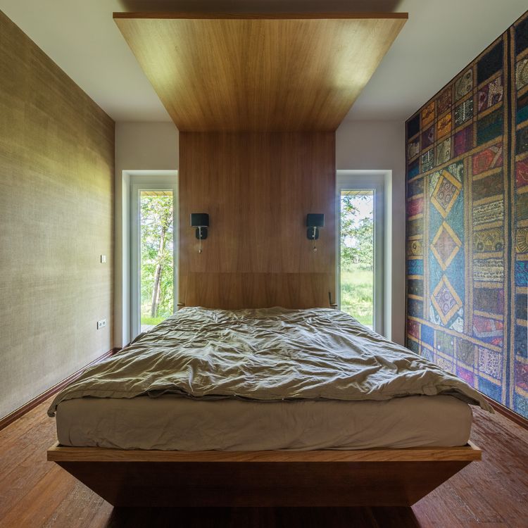 chambre à coucher tête de lit en bois